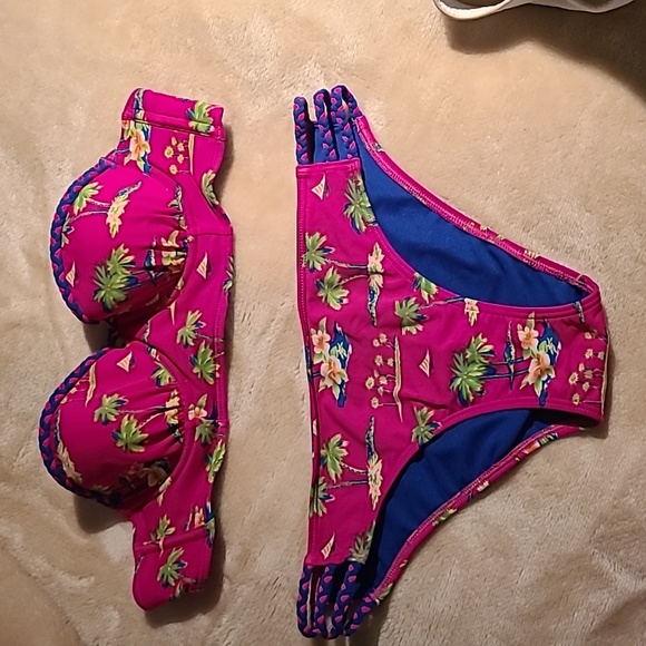 5/$25 Hollister bikini set - Picture 1 of 8